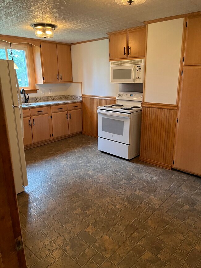 Kitchen - 234 River Dr
