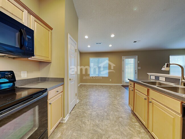 Building Photo - 1207 Hampton Park Dr
