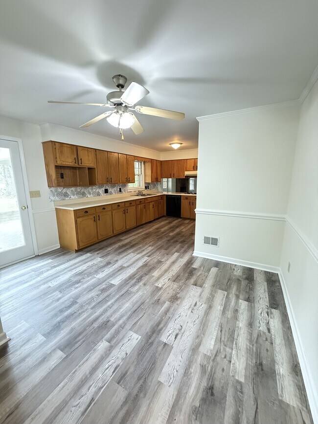 Building Photo - 407 Strange Rd
