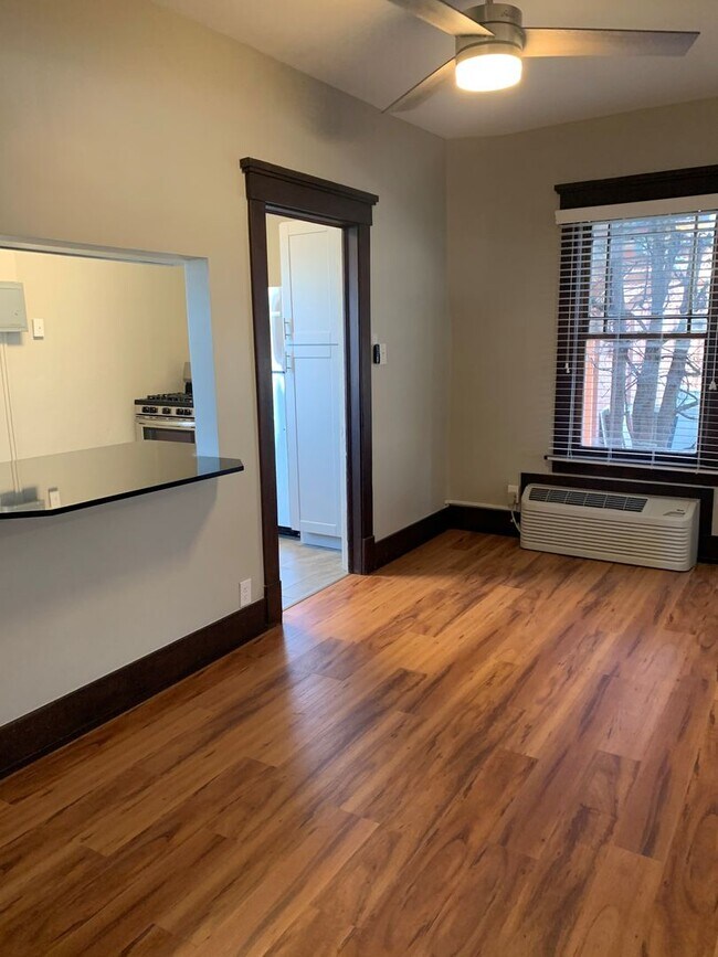 Foto del edificio - 441 N Center St