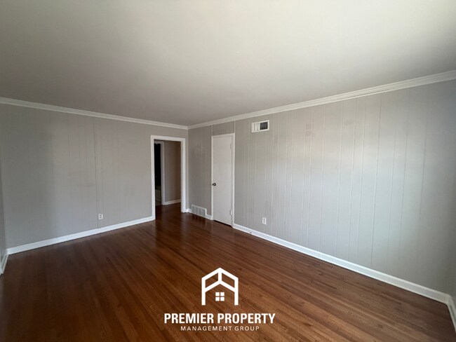 Building Photo - Spacious 1,967 Sq Ft Home in 38111 - Hardwood Floors, Fireplace & Fenced Yard