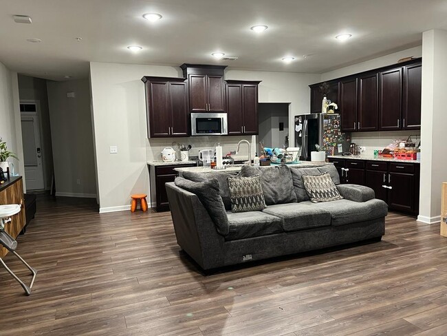 Foto del edificio - 1355 Elderwood Way