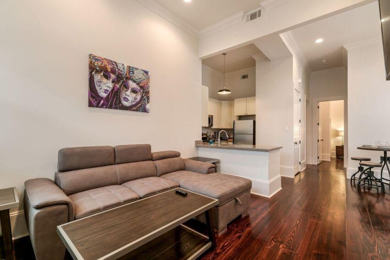 Foto principal - 1525 Carondelet St