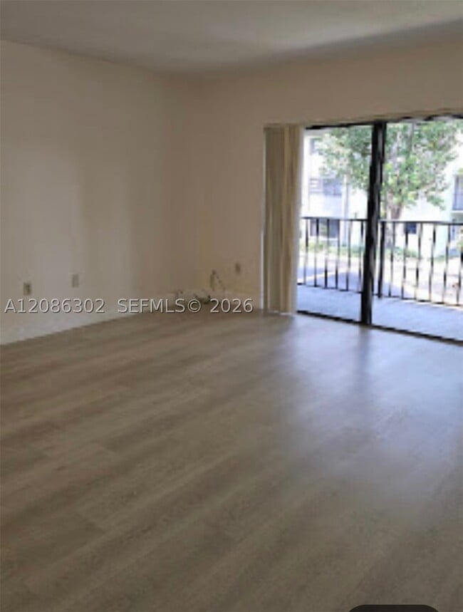 Building Photo - 10403 N Kendall Dr