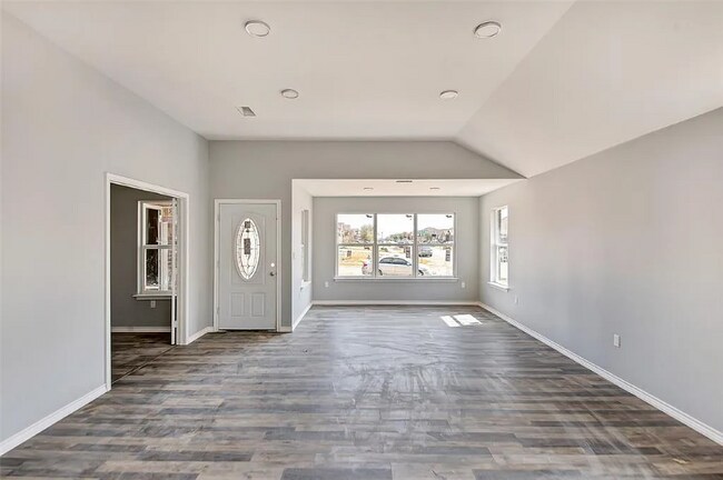 Building Photo - 1100 Primrose Dr