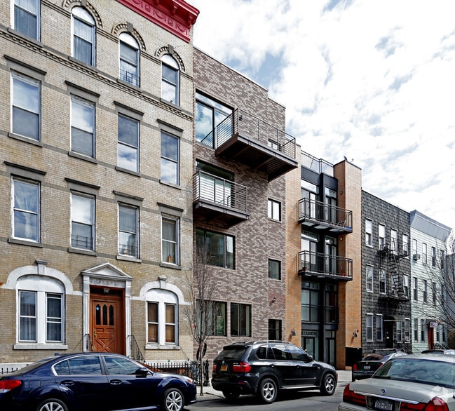 Building Photo - 98 Diamond St