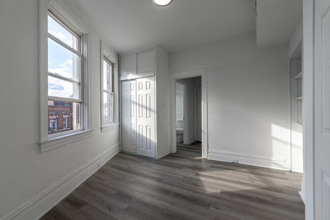 Building Photo - 4913 Yew St