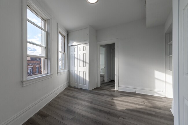 Foto del edificio - 4913 Yew St