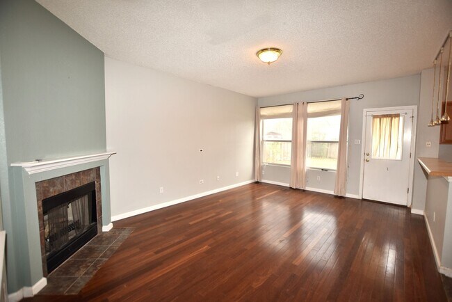 Foto del edificio - Cul-de-Sac Comfort + Backyard Bonus in Pfl...