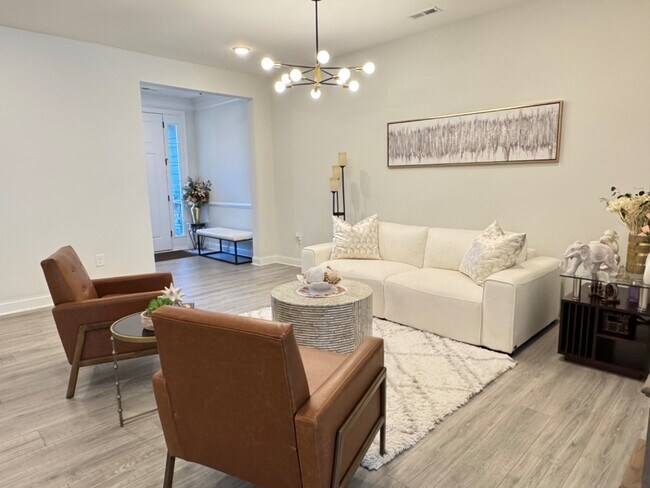 Foto del edificio - 4 Bedroom Luxury Townhome in Apex