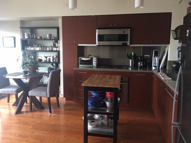 Cocina - 3601 S River Pky