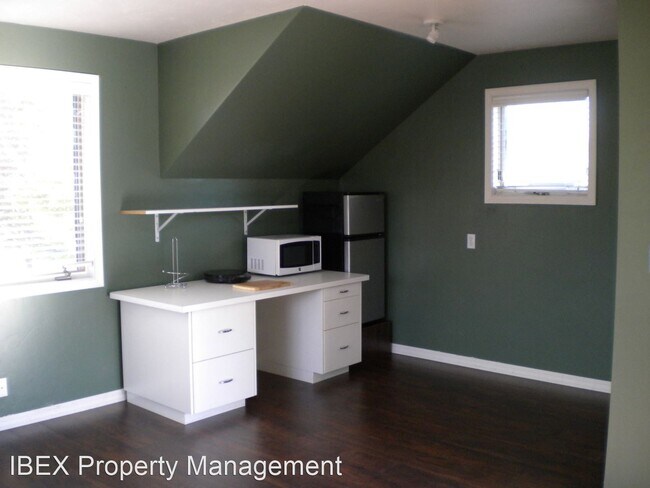 Building Photo - Studio, 1 bath House - 301B Lupfer Avenue