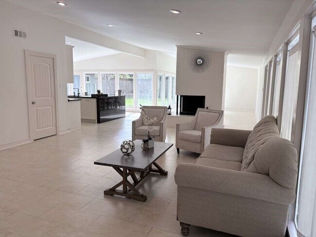 Foto del edificio - 4711 Imogene St