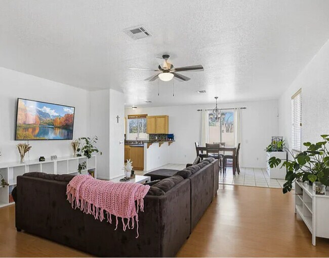 Building Photo - 751 Pino Ave