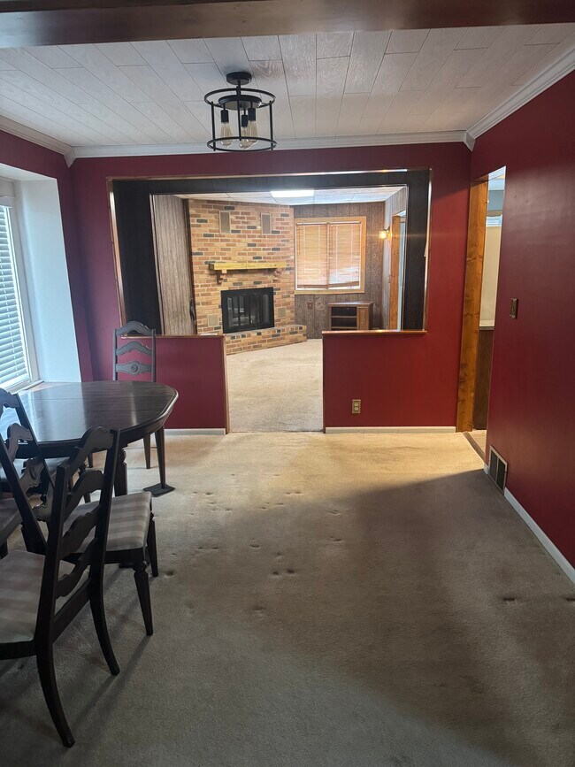 Comedor convertido en sala de estar - 1335 Parkman Rd NW