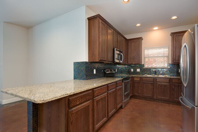 Building Photo - * MOVE IN SUMMER 7/08/2026 * 4 Bed 3 Bath,...