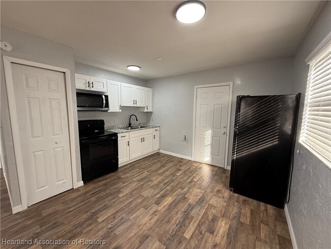 Foto del edificio - 523 Las Palmas Cir