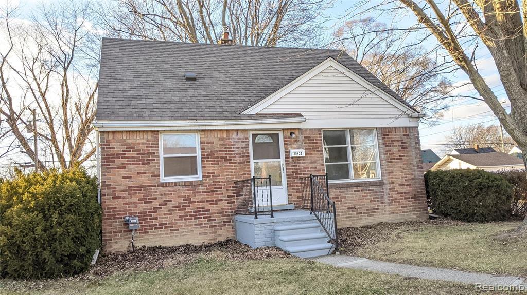 Foto principal - 25425 Mackinac St