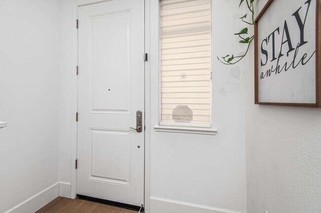 Building Photo - 5223 S Esprit Loop