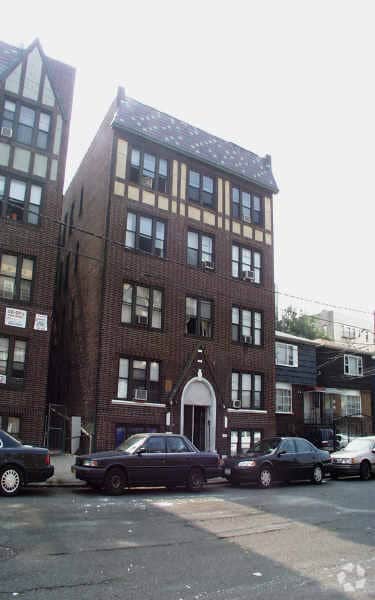 Building Photo - 118 Corbin Ave