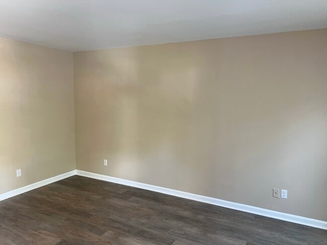 Building Photo - 117 Langley Dr