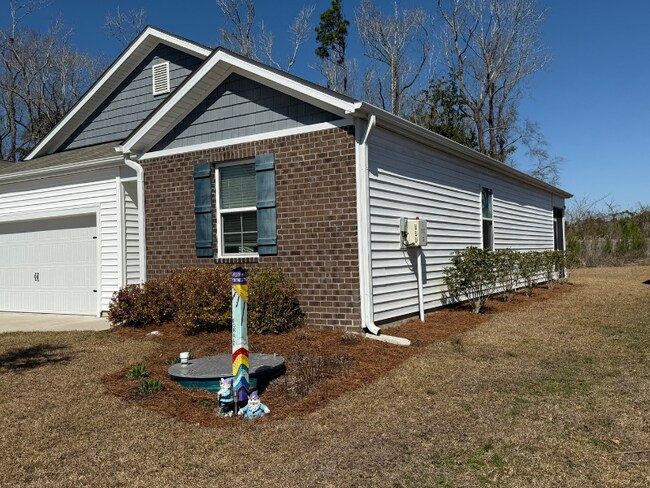 Building Photo - 320 Windy Wds Wy