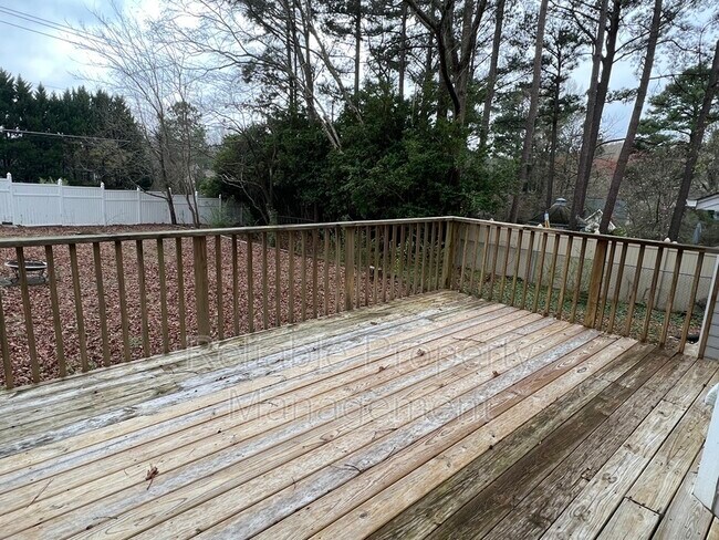 Building Photo - 2617 Valley Woods Ct