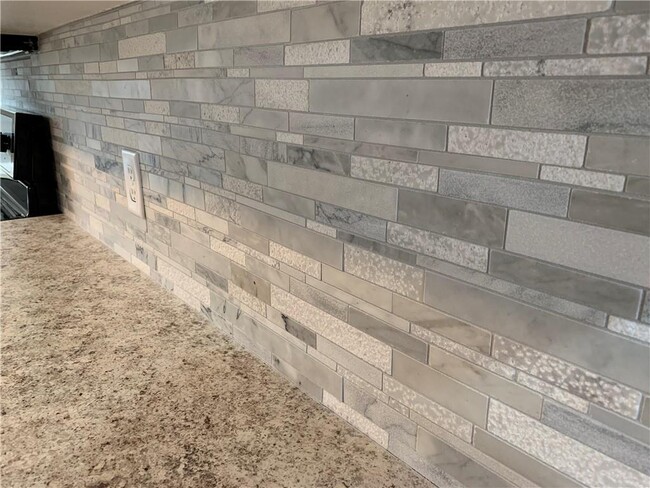 Building Photo - 704 W Central Ave