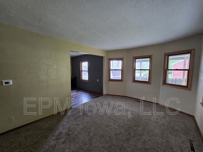 Foto del edificio - 4037 Vine Ave SE