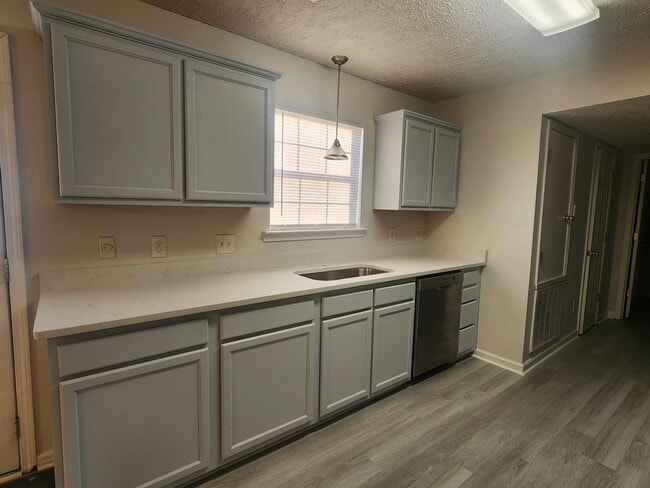 Building Photo - 1720 Portview Ct
