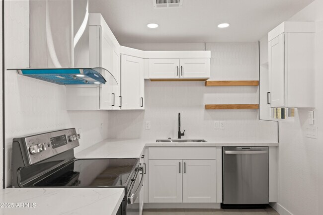 Building Photo - 2056 E Orange St.