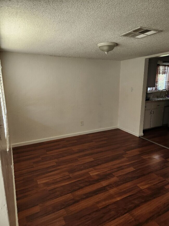 Foto del edificio - NE Home with pool for rent