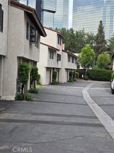 Foto del edificio - 5800 Owensmouth Ave