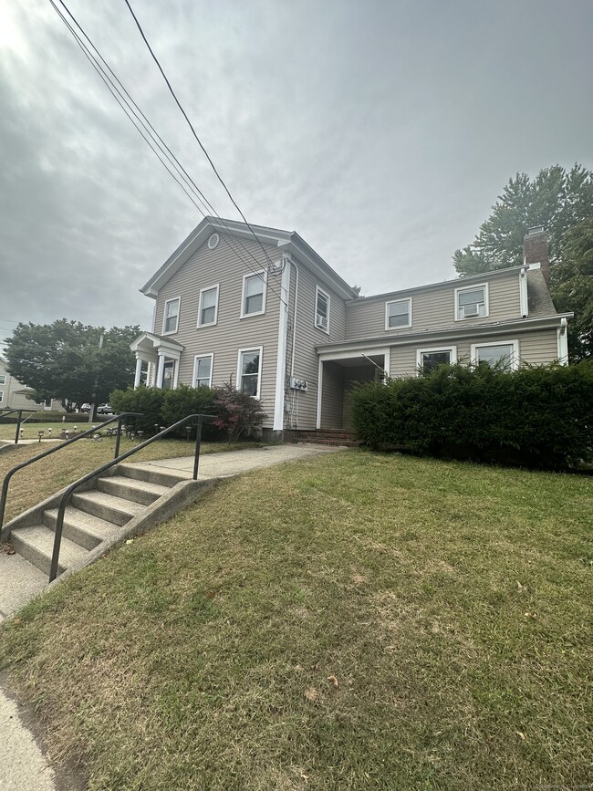 Building Photo - 204 Hemingway Ave