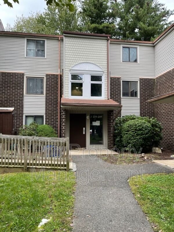 7 Padanaram Rd Unit 231, Danbury, CT 06811 Condo for Rent in Danbury