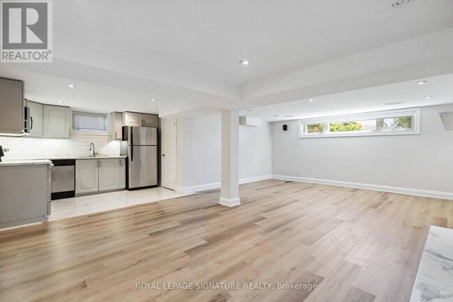 Building Photo - 78 Sloane Ave