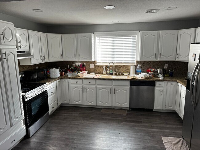 Foto del edificio - Downtown Single Story – Complete Remodel - Single Story - yr1942