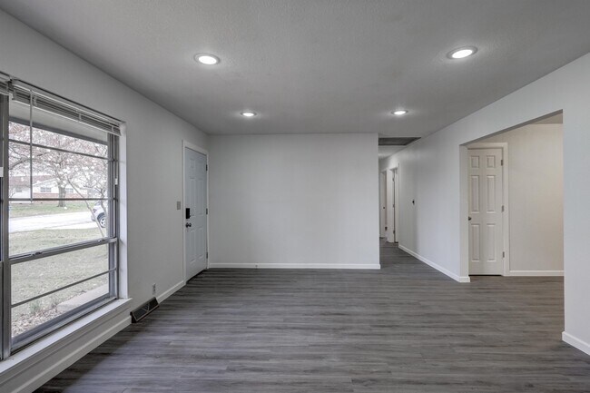 Foto del edificio - 2716 S Vermont Ave.