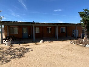 Building Photo - 984 Dakota Ln