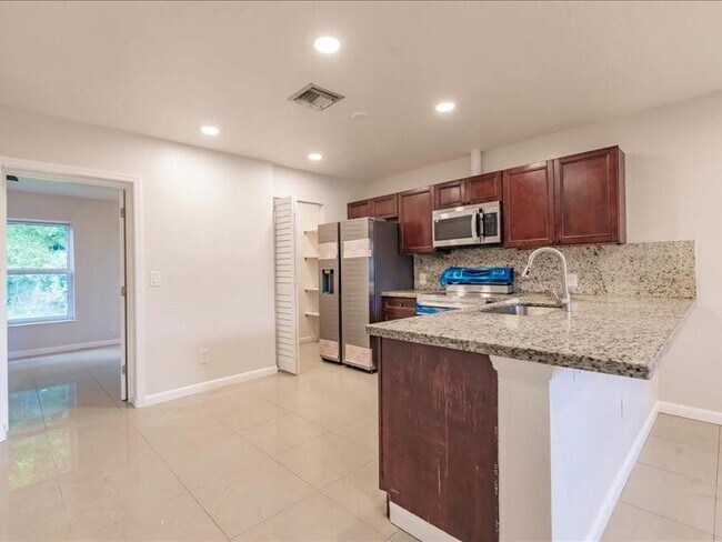 Foto del edificio - 5201 NW 17th Ct