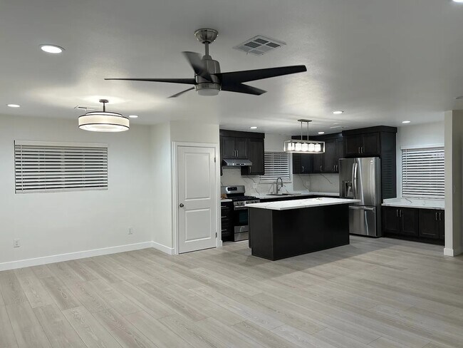 Foto del edificio - 8176 Dale St