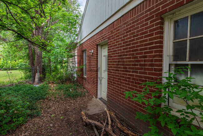 Foto del edificio - 6114 E Rockwood Rd