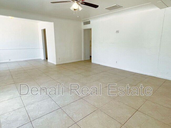 Building Photo - 2138 E Turney Ave