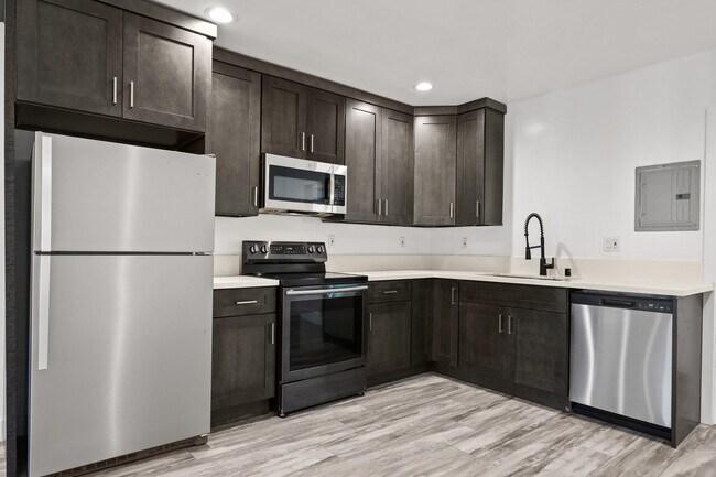 UNIDAD 8 tomada (UNIDAD 3 disponible) - 451 Coronado Terrace