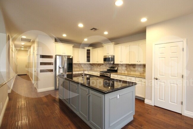 Building Photo - 453 E Frances Ln