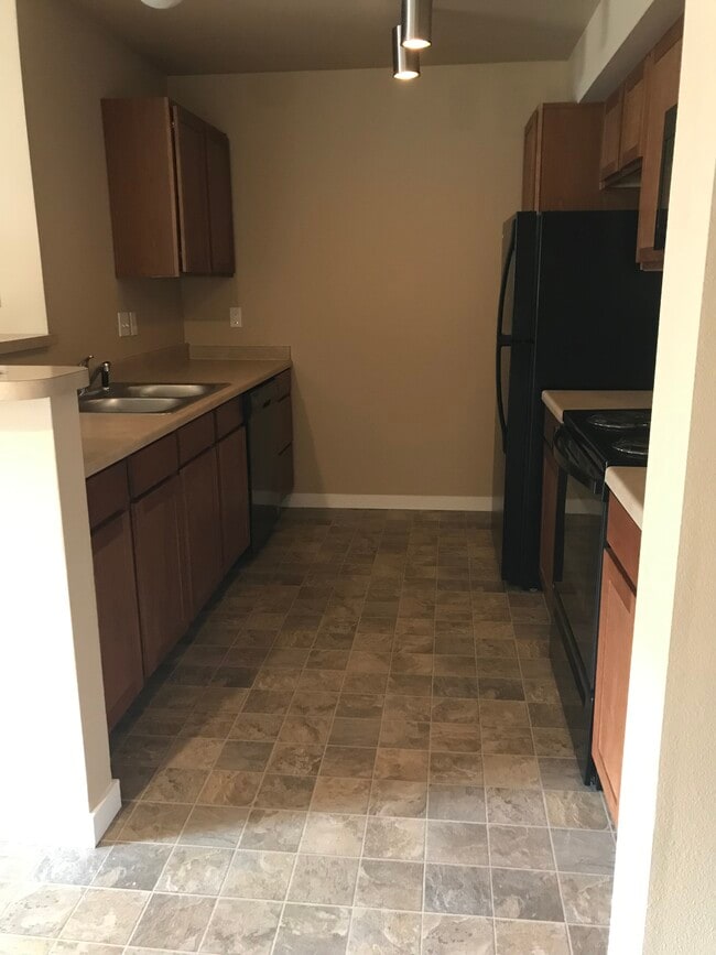 Building Photo - Pointe Apartments