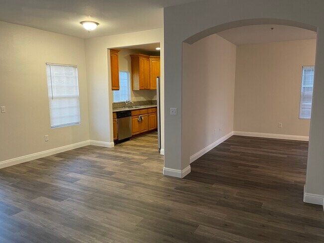 Building Photo - 16558 Paine St