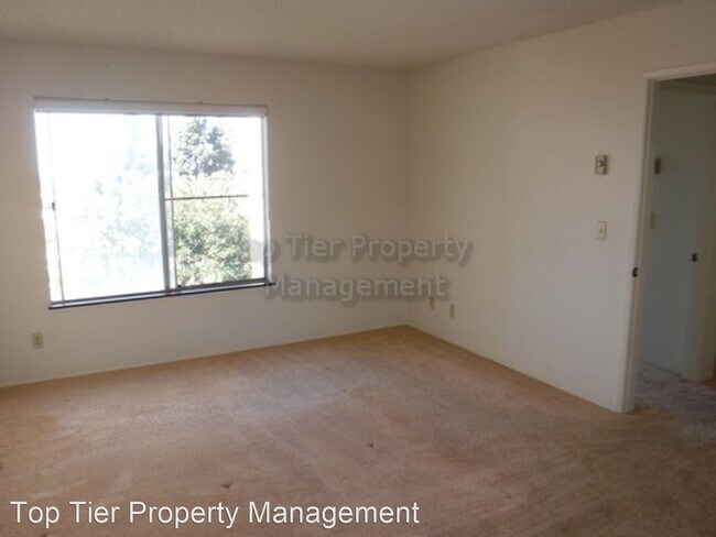 Building Photo - 2 br, 1.5 bath House - 910 Caminito Madrig...