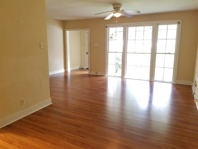 Building Photo - 4875 Sheridan Dr