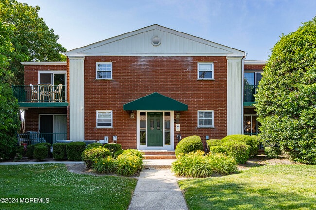 Building Photo - 65 Cedar Ave